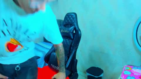 Snapshot of boy_tatto77 chatting on 12, 1, 2026 boy_tatto77 online show from 12, 1, 2026