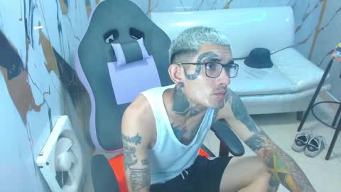 Snapshot of boy_tatto77 chatting on 15, 1, 2026 boy_tatto77 online show from 15, 1, 2026