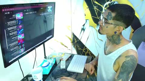 boy_tatto77 online show from 25, 4, 2026