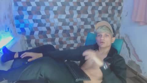 Snapshot of boybigcock_25cm chatting on 3, 12, 2024 jhon deivis online show from 3, 12, 2024
