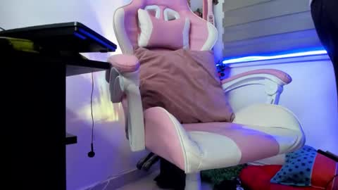 Snapshot of boyhornysex55 chatting on 24, 10, 2025 boyhornysex55 online show from 24, 10, 2025
