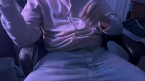 Snapshot of boytoybenny chatting on 5, 10, 2025 BoyToyBenny online show from 5, 10, 2025