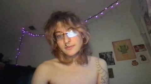 Snapshot of boywithbug chatting on 10, 3, 2025 boywithbug online show from 10, 3, 2025