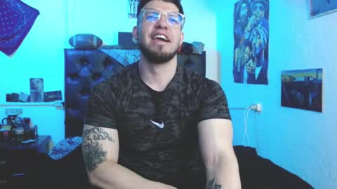 brad hot boy online show from 28, 11, 2025