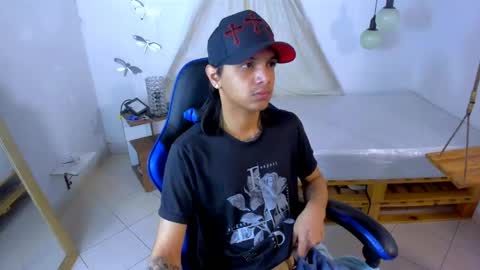 Snapshot of brand_hades chatting on 22, 4, 2026 B R A N D online show from 22, 4, 2026