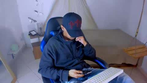 Snapshot of brand_hades chatting on 25, 4, 2026 B R A N D online show from 25, 4, 2026