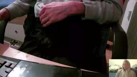 Snapshot of bremer64 chatting on 19, 10, 2025 bremer64 online show from 19, 10, 2025