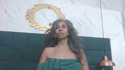 BRENDA VELASQUEZ online show from 15, 4, 2026