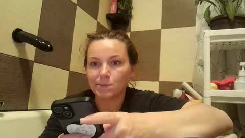 Snapshot of brendaaryas chatting on 4, 5, 2026 Brenda online show from 4, 5, 2026