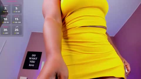 Snapshot of britanymooree chatting on 28, 10, 2025 Britany online show from 28, 10, 2025