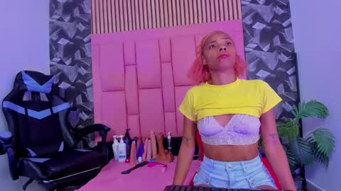 Snapshot of brithanyslim chatting on 1, 12, 2025 brithanyslim online show from 1, 12, 2025