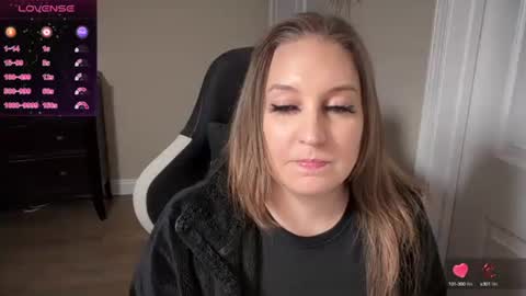 Snapshot of brookebee27 chatting on 12, 3, 2025 brookebee online show from 12, 3, 2025