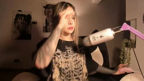 Snapshot of brooklyn_baby_ chatting on 27, 5, 2026 Nat Independent model Please help me to reach 200 thumbs up online show from 27, 5, 2026