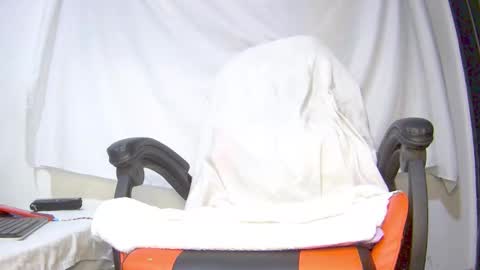 Bruce online show from 4, 12, 2025