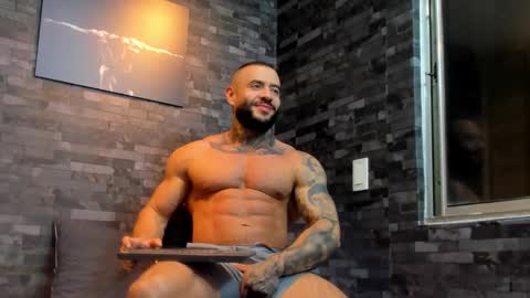 Snapshot of brucedallas chatting on 9, 10, 2025 brucedallas online show from 9, 10, 2025