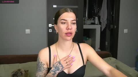 Snapshot of brunette_from_the_moon chatting on 9, 4, 2026 Alice online show from 9, 4, 2026