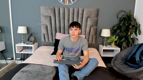 Snapshot of bruno_bellini chatting on 19, 11, 2025 Bruno Bellini online show from 19, 11, 2025