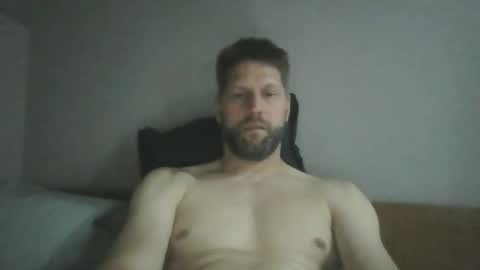 Snapshot of bubblebee1982 chatting on 31, 5, 2026 bubblebee1982 online show from 31, 5, 2026