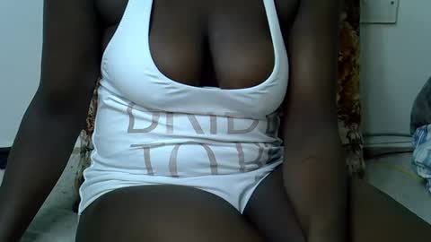 Snapshot of bubbly_ass247 chatting on 16, 9, 2025 bubbly online show from 16, 9, 2025