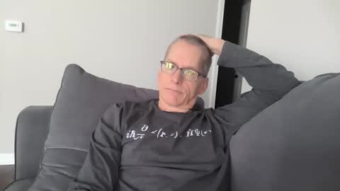 Snapshot of budman004 chatting on 2, 11, 2025 budman004 online show from 2, 11, 2025