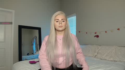 Snapshot of buitifulblonde chatting on 19, 1, 2025 buitifulblonde online show from 19, 1, 2025