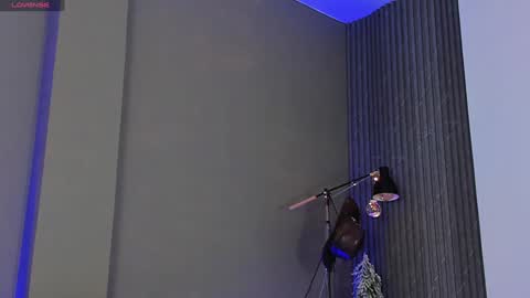 Buster independent model online show from 12, 12, 2024