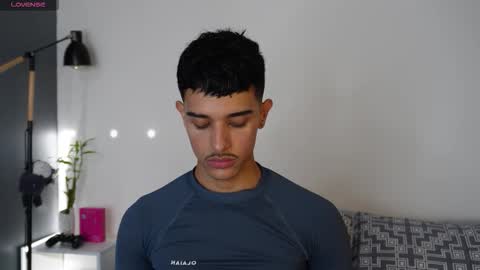 Buster independent model online show from 19, 10, 2025