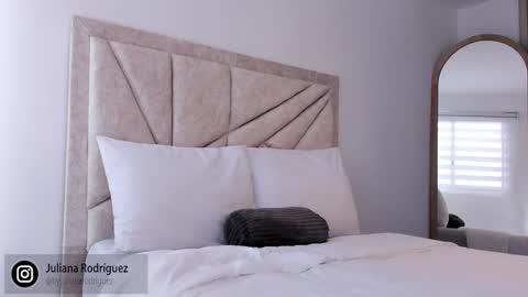    online show from 19, 9, 2025