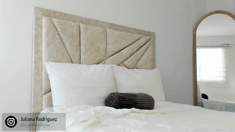    online show from 26, 10, 2025