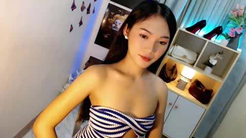 Snapshot of caitlin_x chatting on 28, 11, 2025 caitlin online show from 28, 11, 2025