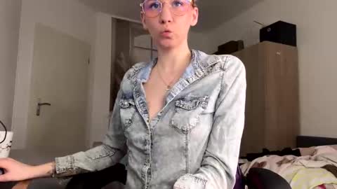 Snapshot of caliiie_of chatting on 26, 4, 2026 Caliiie of online show from 26, 4, 2026