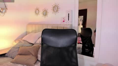 Snapshot of call_me_nora chatting on 30, 5, 2026 NORA online show from 30, 5, 2026