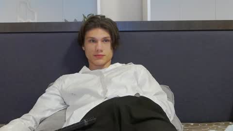 Snapshot of calvin_cay chatting on 4, 1, 2025 Calvin online show from 4, 1, 2025