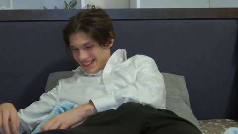 Snapshot of calvin_cay chatting on 5, 1, 2025 Calvin online show from 5, 1, 2025