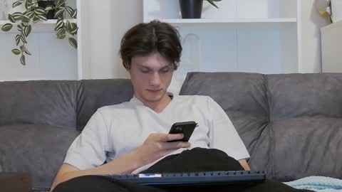 Snapshot of calvin_cay chatting on 2, 2, 2025 Calvin online show from 2, 2, 2025