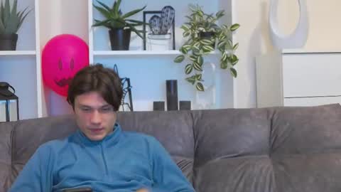 Snapshot of calvin_cay chatting on 22, 2, 2025 Calvin online show from 22, 2, 2025