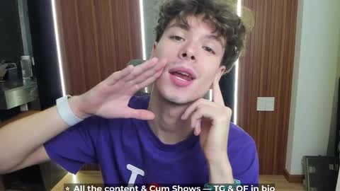 Snapshot of calvin_loves_you chatting on 24, 4, 2026 Hey I am Calvin online show from 24, 4, 2026