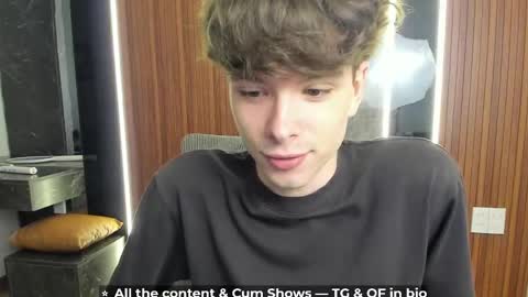 Snapshot of calvin_loves_you chatting on 29, 4, 2026 Hey I am Calvin online show from 29, 4, 2026