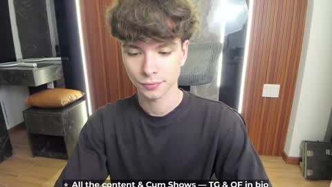 Snapshot of calvin_loves_you chatting on 29, 4, 2026 Hey I am Calvin online show from 29, 4, 2026