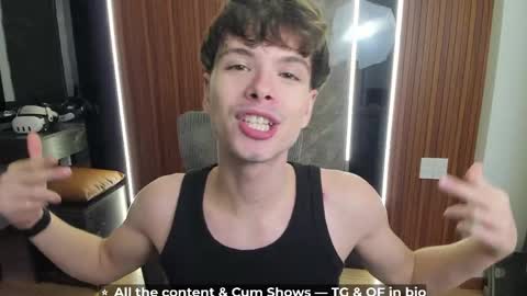 Snapshot of calvin_loves_you chatting on 5, 5, 2026 Hey I am Calvin online show from 5, 5, 2026