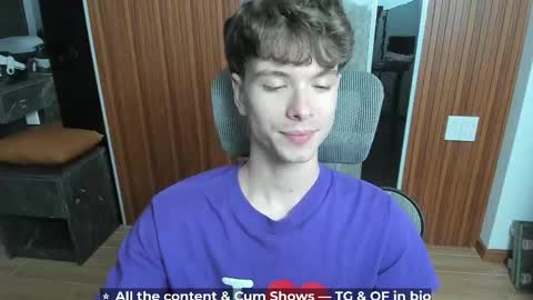 Snapshot of calvin_loves_you chatting on 8, 5, 2026 Hey I am Calvin online show from 8, 5, 2026