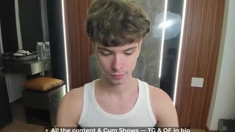 Snapshot of calvin_loves_you chatting on 17, 5, 2026 Hey I am Calvin online show from 17, 5, 2026