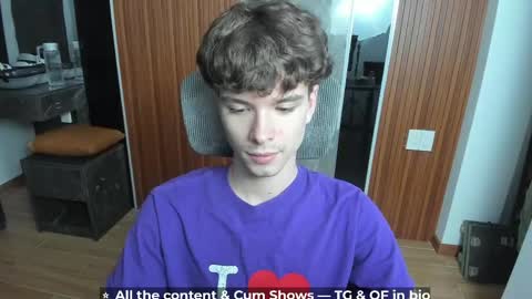 Snapshot of calvin_loves_you chatting on 26, 5, 2026 Hey I am Calvin online show from 26, 5, 2026