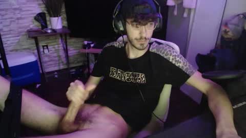 Snapshot of calvin_tanner chatting on 14, 11, 2025 calvin_tanner online show from 14, 11, 2025