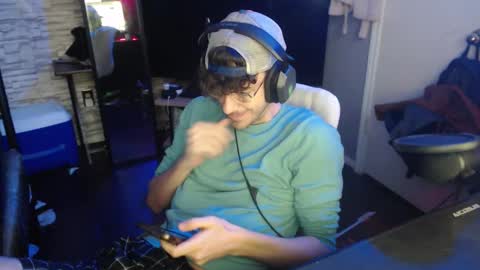 Snapshot of calvin_tanner chatting on 18, 11, 2025 calvin_tanner online show from 18, 11, 2025