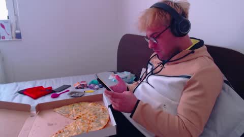 Snapshot of calvinjohnlad chatting on 17, 2, 2025 Calvinjohnlad online show from 17, 2, 2025