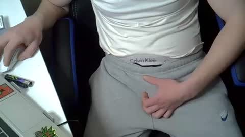 Snapshot of calvinundercover chatting on 12, 3, 2025 calvinundercover online show from 12, 3, 2025