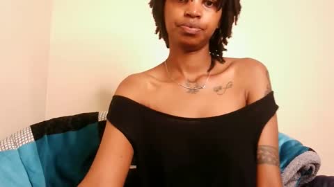 Snapshot of cam_she99 chatting on 27, 4, 2026 sunflower mommy online show from 27, 4, 2026