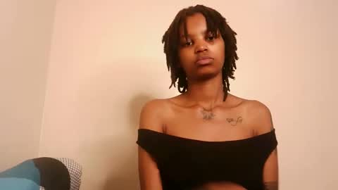 Snapshot of cam_she99 chatting on 29, 4, 2026 sunflower mommy online show from 29, 4, 2026