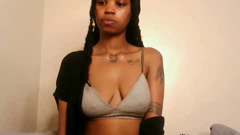 Snapshot of cam_she99 chatting on 8, 5, 2026 sunflower mommy online show from 8, 5, 2026